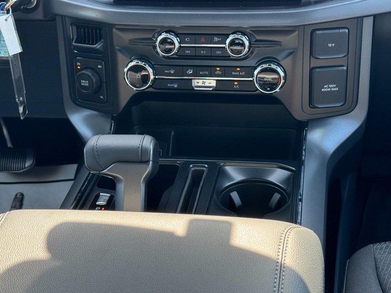 Ford F-150 Vehicle Full-screen Gallery Image 9
