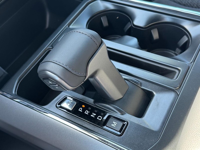 Ford F-150 Vehicle Full-screen Gallery Image 12