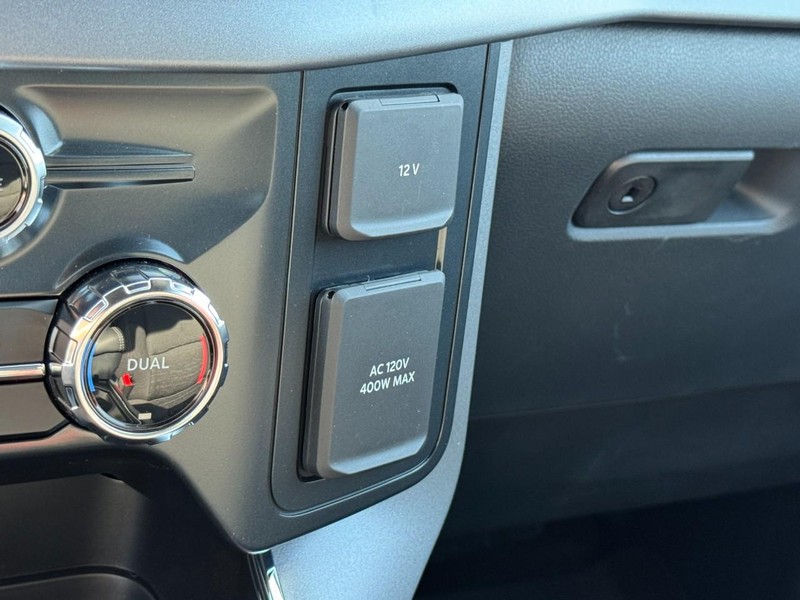 Ford F-150 Vehicle Full-screen Gallery Image 13