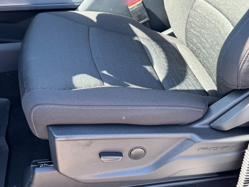 Ford F-150 Vehicle Full-screen Gallery Image 15