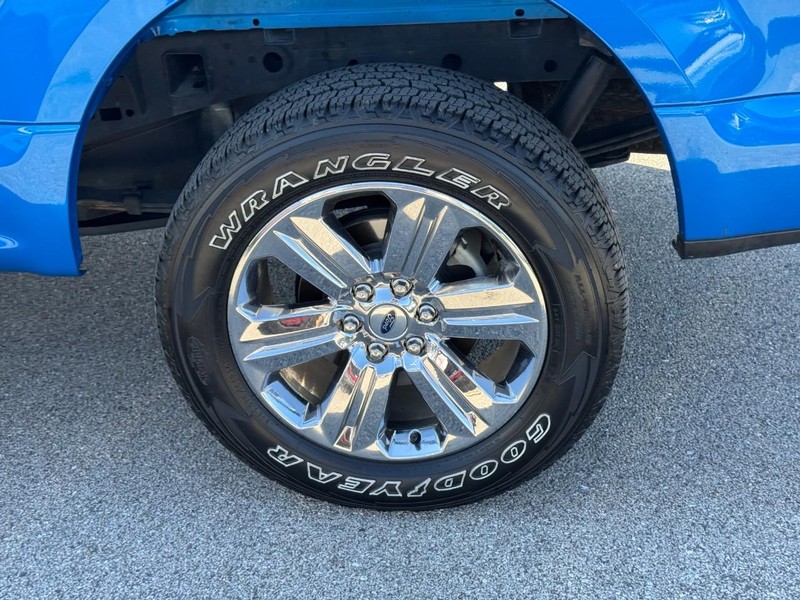 Ford F-150 Vehicle Full-screen Gallery Image 7