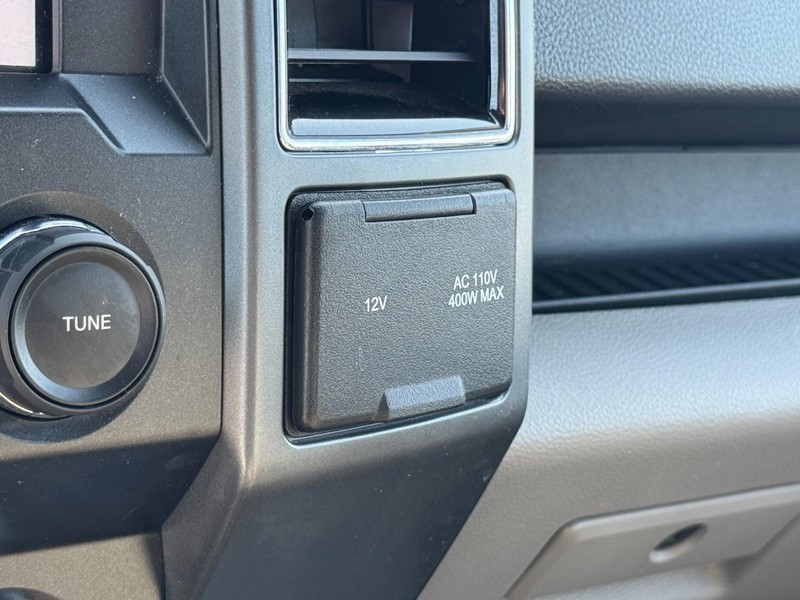 Ford F-150 Vehicle Full-screen Gallery Image 19
