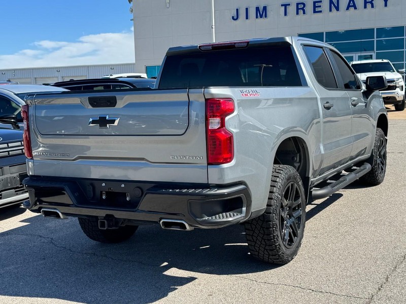Chevrolet Silverado 1500 Vehicle Full-screen Gallery Image 03
