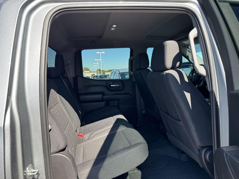 Chevrolet Silverado 1500 Vehicle Full-screen Gallery Image 10