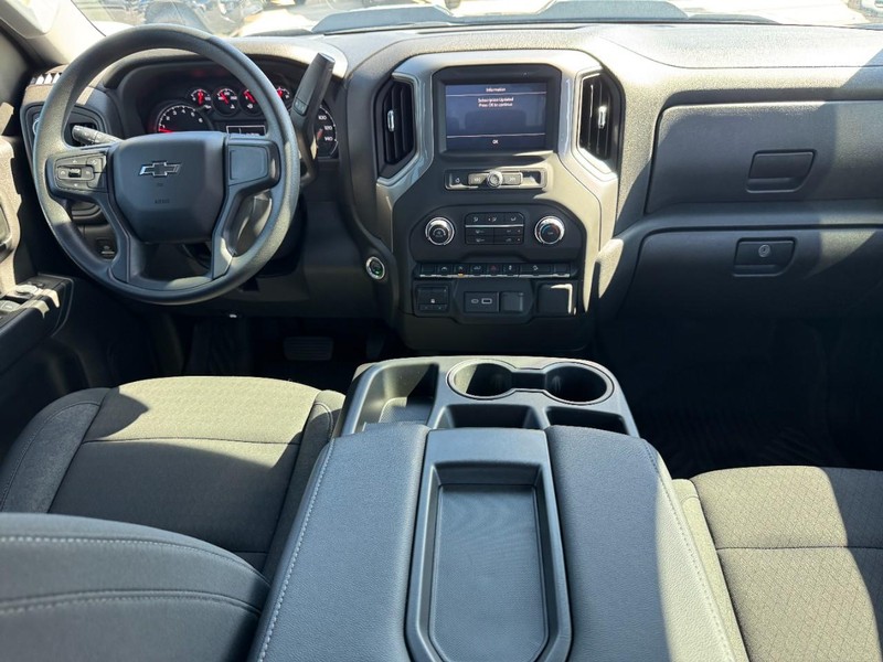 Chevrolet Silverado 1500 Vehicle Full-screen Gallery Image 11