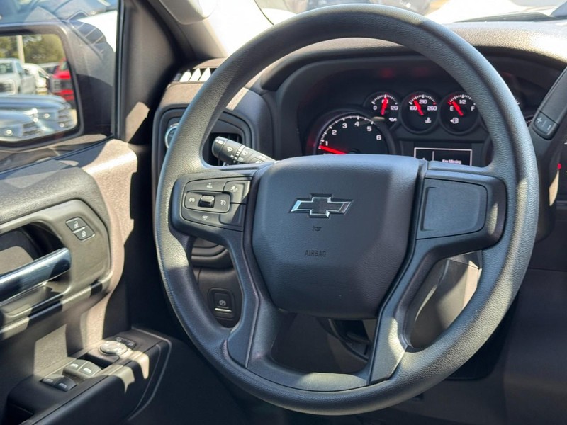 Chevrolet Silverado 1500 Vehicle Full-screen Gallery Image 12