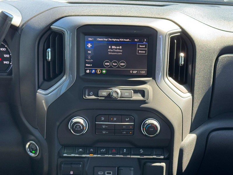 Chevrolet Silverado 1500 Vehicle Full-screen Gallery Image 13