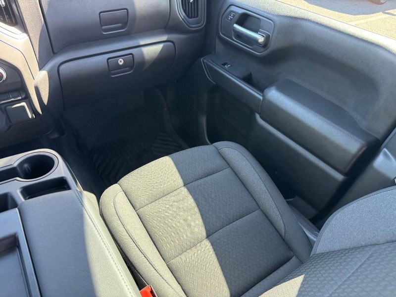 Chevrolet Silverado 1500 Vehicle Full-screen Gallery Image 15