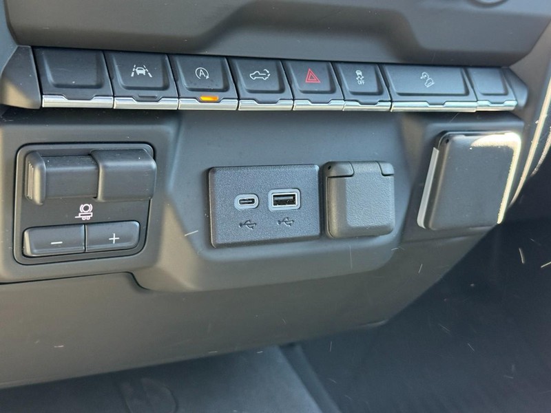 Chevrolet Silverado 1500 Vehicle Full-screen Gallery Image 18