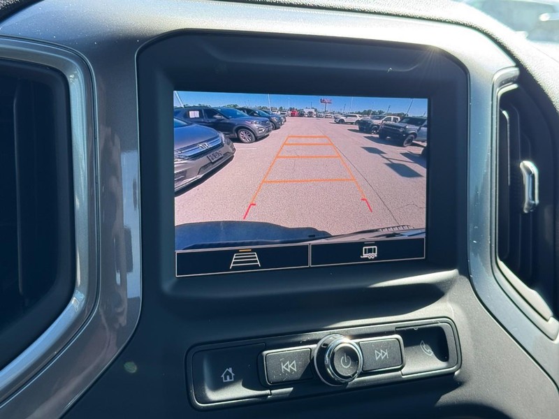 Chevrolet Silverado 1500 Vehicle Full-screen Gallery Image 20