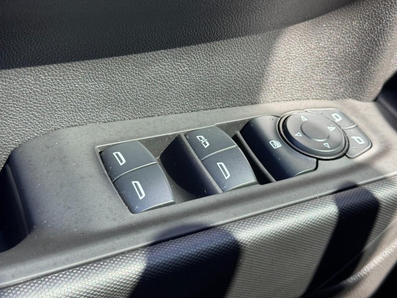 Chevrolet Silverado 1500 Vehicle Full-screen Gallery Image 21