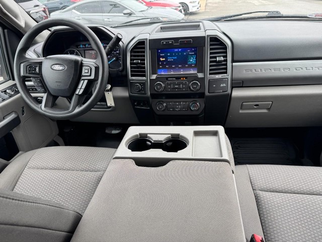 Ford Super Duty F-250 SRW Vehicle Image 11
