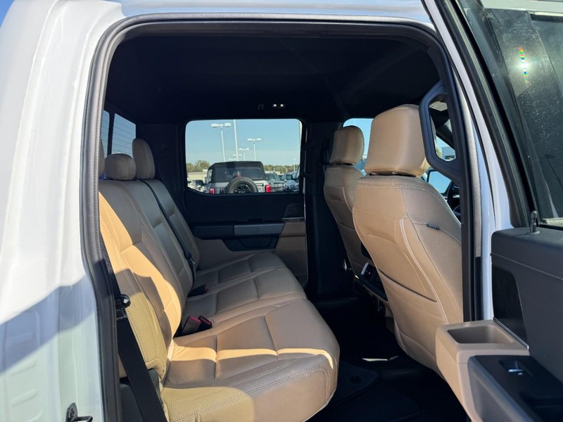 Ford F-150 Vehicle Full-screen Gallery Image 10