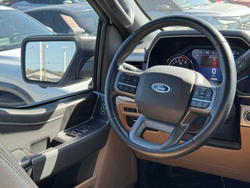 Ford F-150 Vehicle Full-screen Gallery Image 12