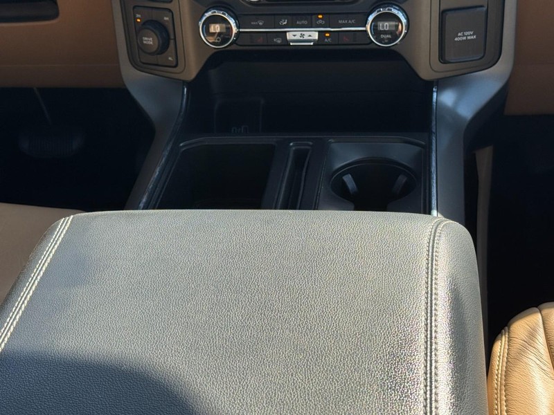 Ford F-150 Vehicle Full-screen Gallery Image 14