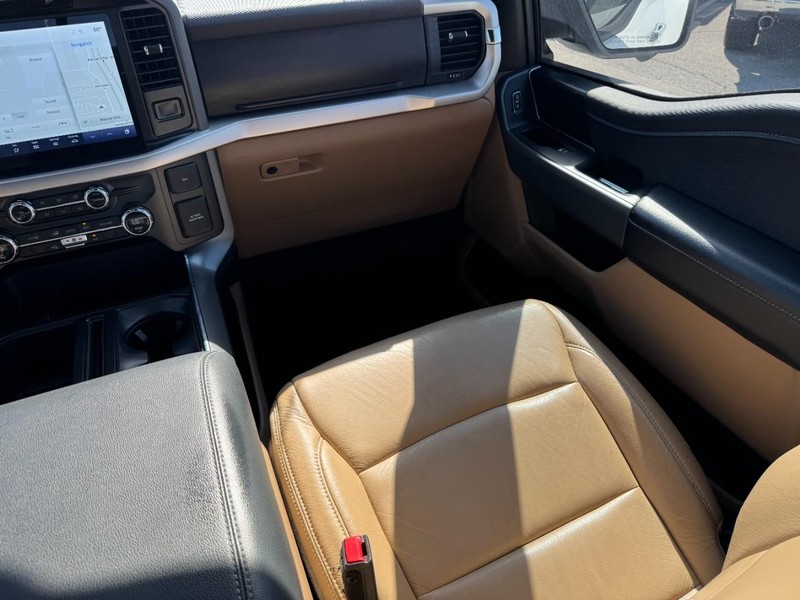 Ford F-150 Vehicle Full-screen Gallery Image 15