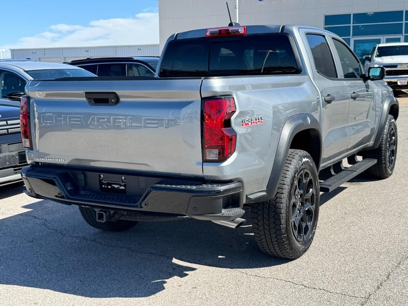 Chevrolet Colorado Vehicle Full-screen Gallery Image 03