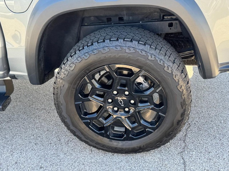 Chevrolet Colorado Vehicle Full-screen Gallery Image 07