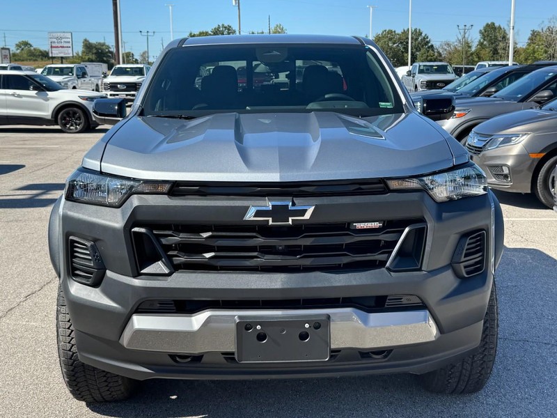 Chevrolet Colorado Vehicle Full-screen Gallery Image 09