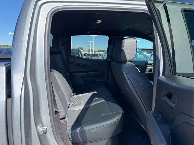 Chevrolet Colorado Vehicle Full-screen Gallery Image 10