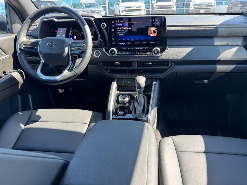 Chevrolet Colorado Vehicle Full-screen Gallery Image 11
