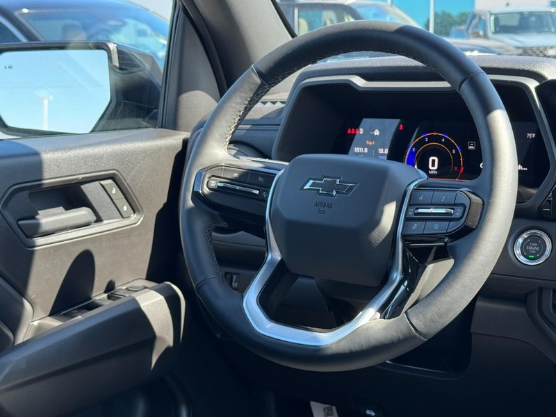 Chevrolet Colorado Vehicle Full-screen Gallery Image 12