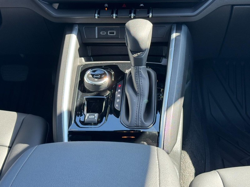 Chevrolet Colorado Vehicle Full-screen Gallery Image 14