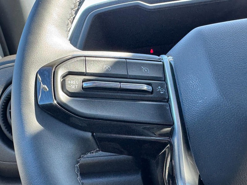 Chevrolet Colorado Vehicle Full-screen Gallery Image 16