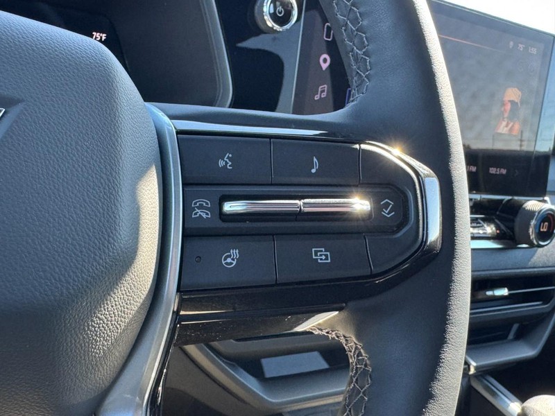 Chevrolet Colorado Vehicle Full-screen Gallery Image 17