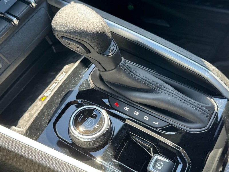 Chevrolet Colorado Vehicle Full-screen Gallery Image 19