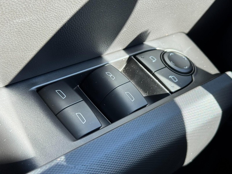 Chevrolet Colorado Vehicle Full-screen Gallery Image 23