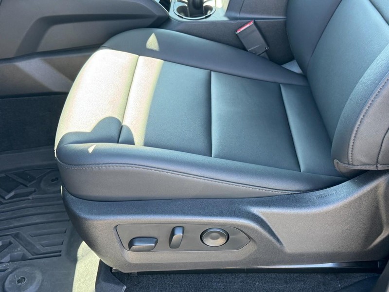 Chevrolet Colorado Vehicle Full-screen Gallery Image 24