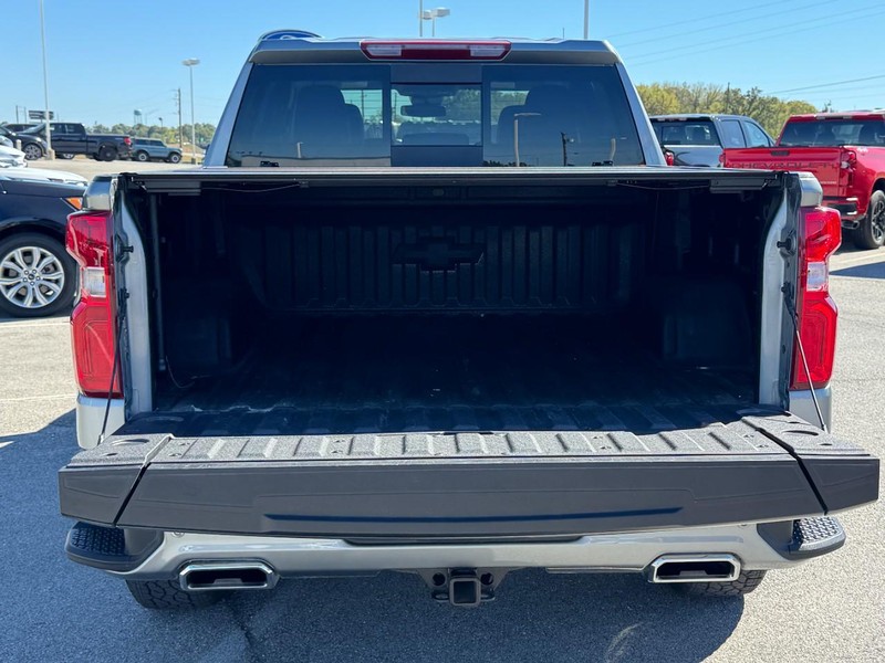 Chevrolet Silverado 1500 Vehicle Full-screen Gallery Image 05