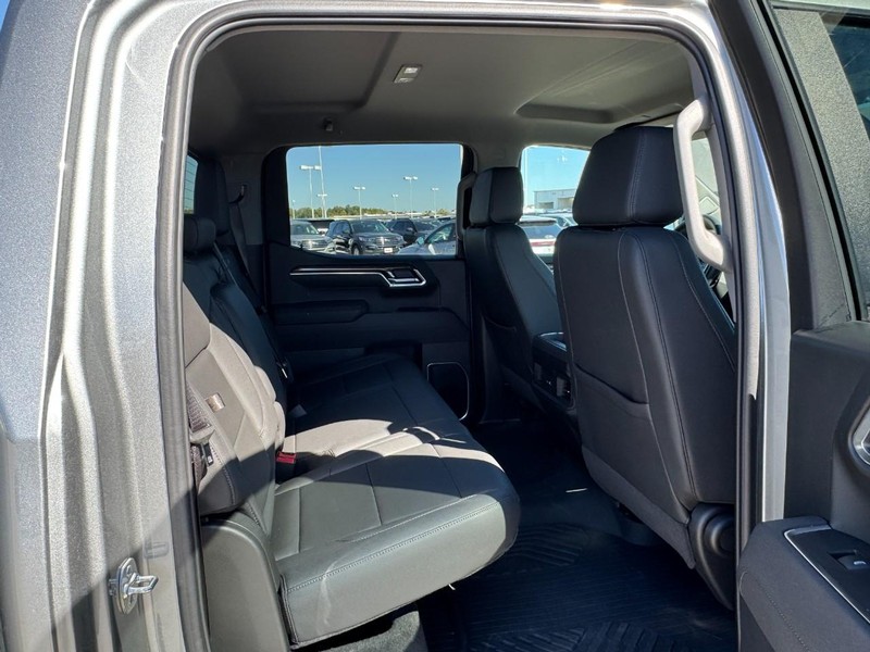 Chevrolet Silverado 1500 Vehicle Full-screen Gallery Image 10