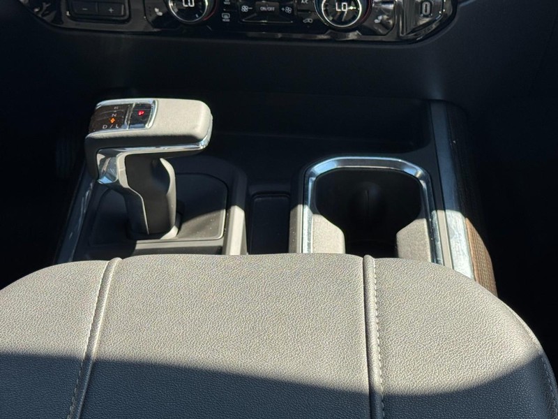 Chevrolet Silverado 1500 Vehicle Full-screen Gallery Image 14