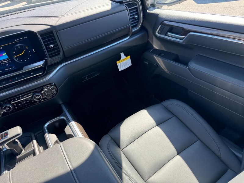 Chevrolet Silverado 1500 Vehicle Full-screen Gallery Image 15