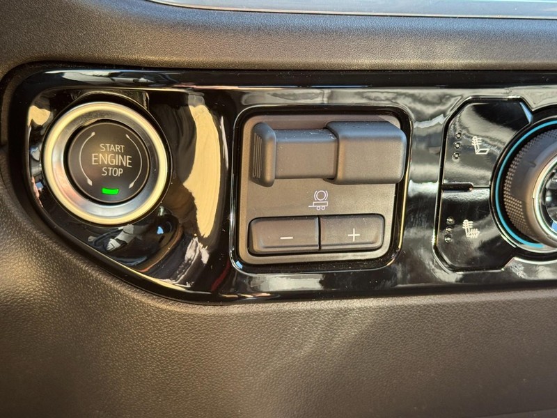 Chevrolet Silverado 1500 Vehicle Full-screen Gallery Image 19