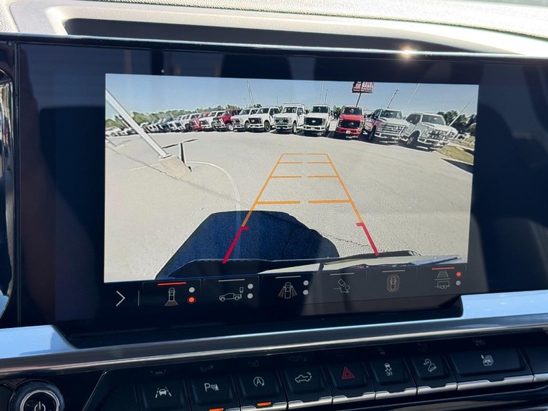 Chevrolet Silverado 1500 Vehicle Full-screen Gallery Image 21