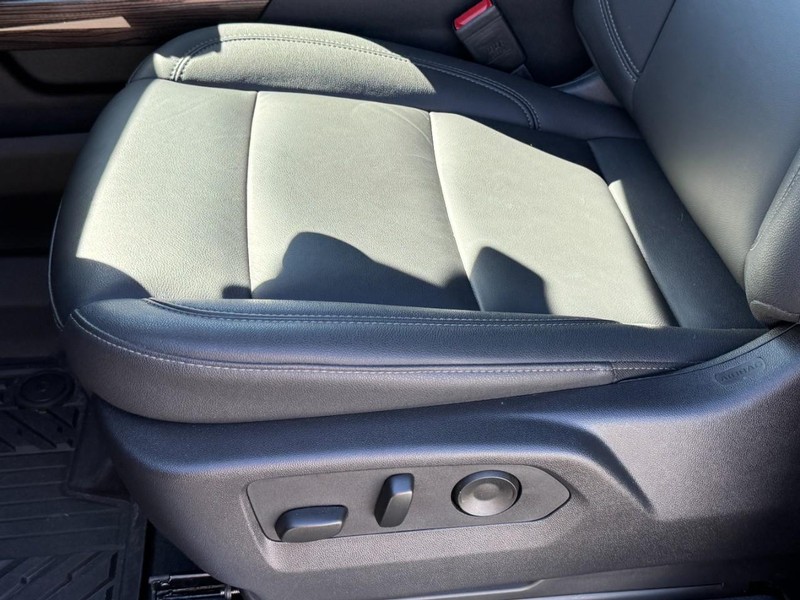 Chevrolet Silverado 1500 Vehicle Full-screen Gallery Image 23