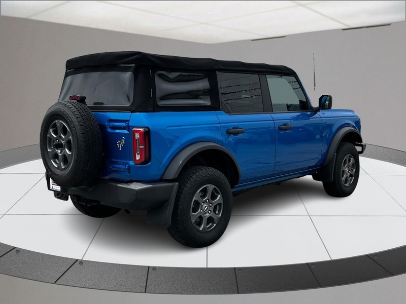 Ford Bronco Vehicle Full-screen Gallery Image 03