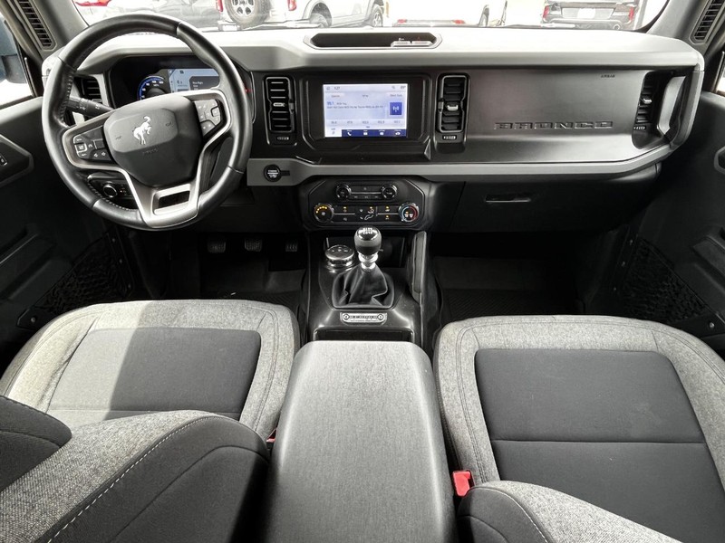 Ford Bronco Vehicle Full-screen Gallery Image 05