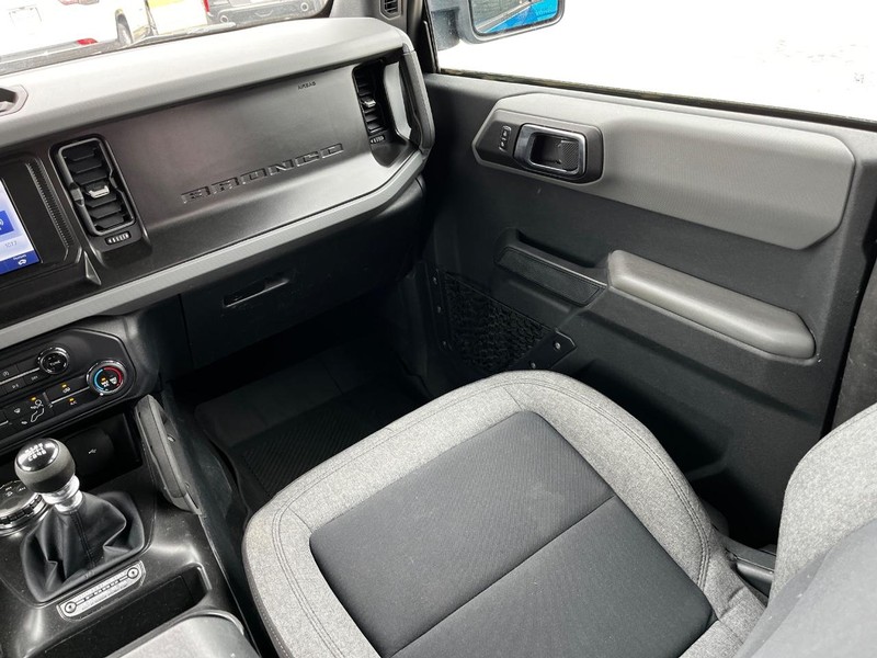 Ford Bronco Vehicle Full-screen Gallery Image 07