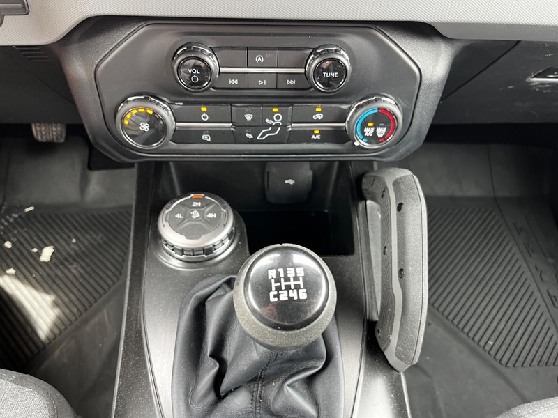 Ford Bronco Vehicle Full-screen Gallery Image 13