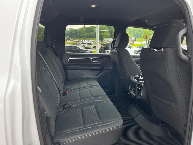 Ram 1500 Vehicle Full-screen Gallery Image 10