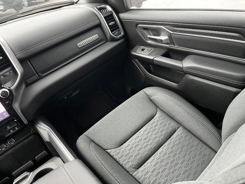 Ram 1500 Vehicle Full-screen Gallery Image 13