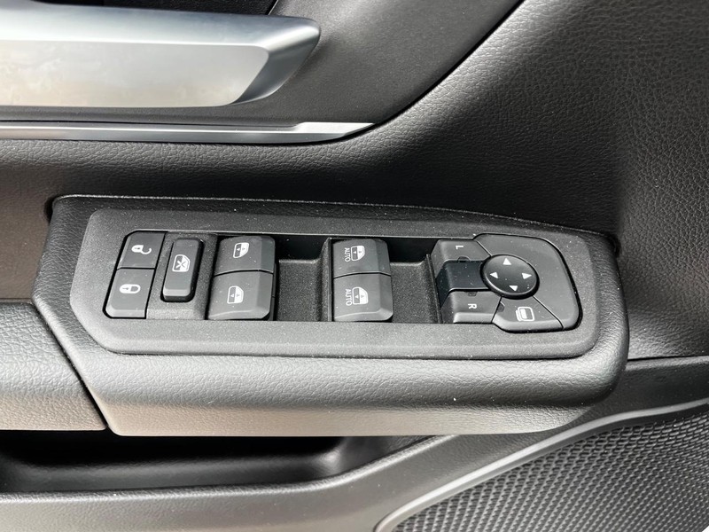 Ram 1500 Vehicle Full-screen Gallery Image 14