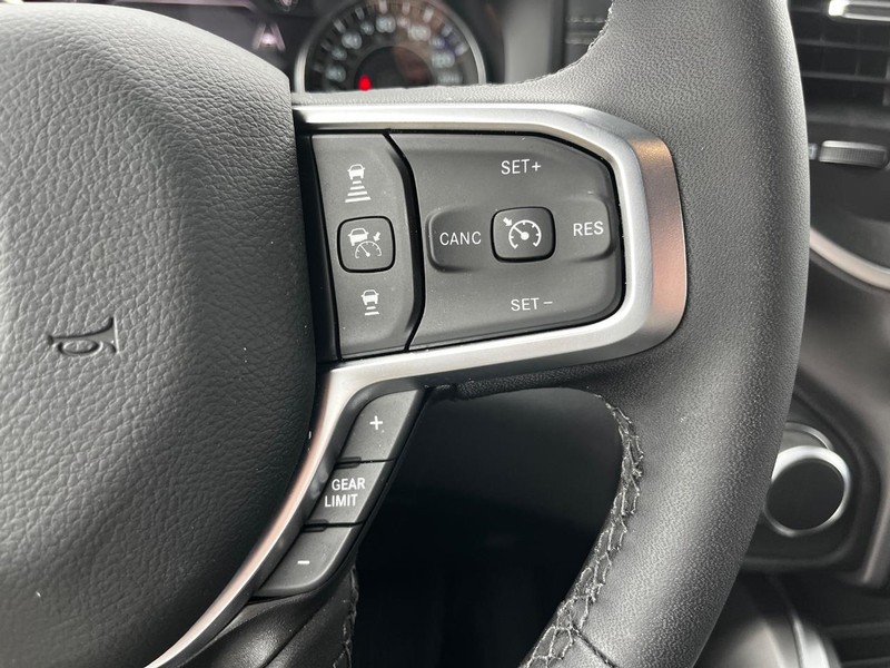 Ram 1500 Vehicle Full-screen Gallery Image 17