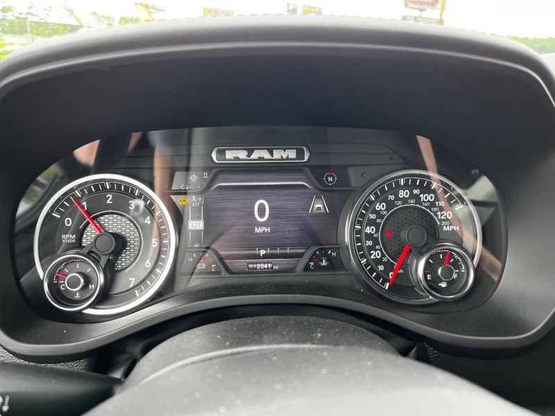 Ram 1500 Vehicle Full-screen Gallery Image 18