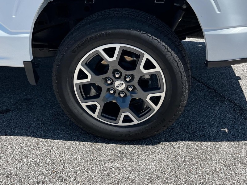 Ford F-150 Vehicle Full-screen Gallery Image 07