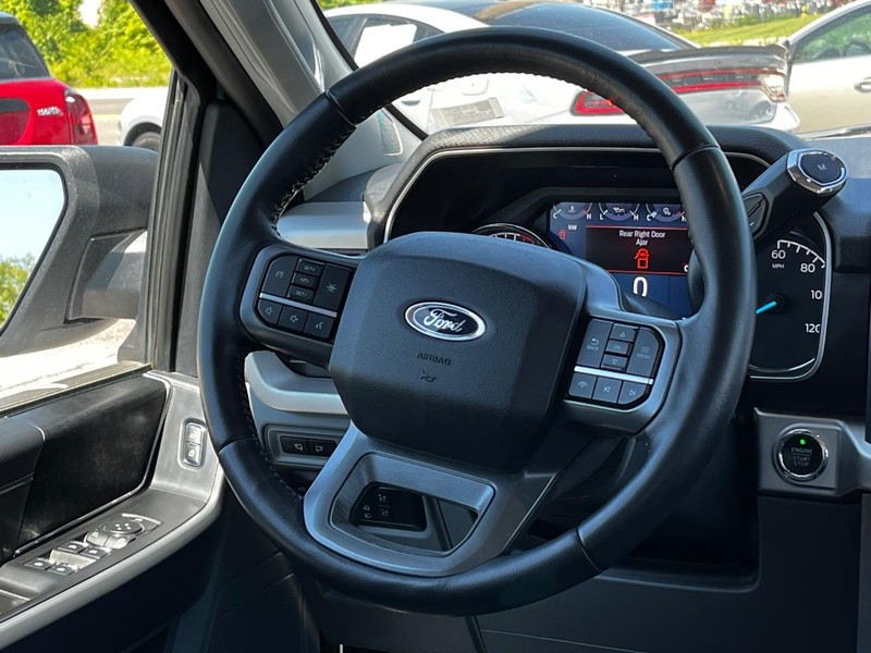 Ford F-150 Vehicle Full-screen Gallery Image 12